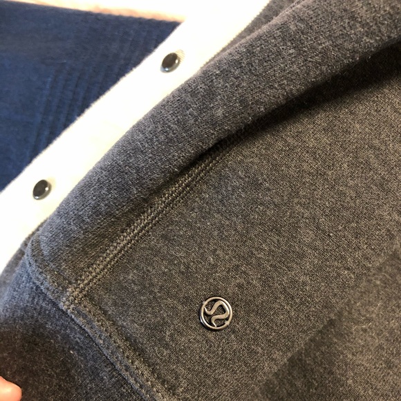 Lululemon Cardigan Sweater Size 2 - Picture 5 of 9